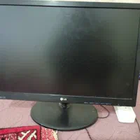 کامپیوتر با مانیتور و کیس