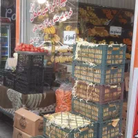 چند عدد طبق میوه فروشی وآیینه