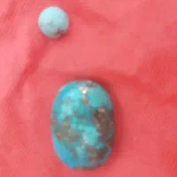 سنگ فیروزه و زیبادارای رگه نقره ای ورنگ آبی وسبز