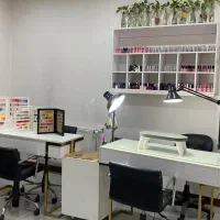 تمامی وسایل سالن زیبایی بفروش میرسد