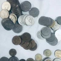 تعداد زیادی سکه جمهوری