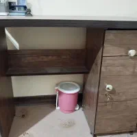 میز تحریر و کامپیوتر