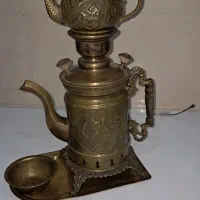 سماور ذغالی وفروقفل قدیمی وکاسه چراغ نفتی