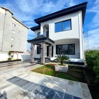 فروش ویلای ۳۰۰ متری نما انگلیسی حوزه شهری خرم آباد