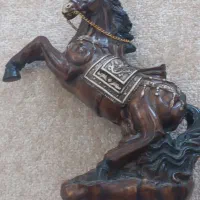مجسمه اسب