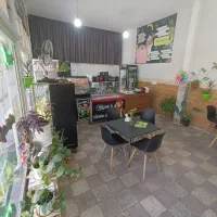 به یک کارگرساده جهت همکاری در ابمیوه بستنی