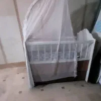 تخت کنار مادر