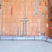 نصب پمپ آب واجرای لوله کشی آب وفاضلاب بازسازی منزل