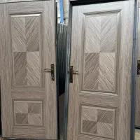 درب چوبی و پی‌وی‌سی پیش‌ساخته مستقیم از تولیدی