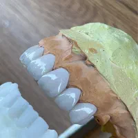 منشی لابراتوار دندانسازی