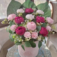 گلدان و باکس گل مصنوعی بهترین هدیه با قیمت مناسب