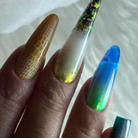 خدمات ناخن وآموزش صفرتا ۱۰۰بدون متریال فقط زنگ بزن