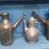 دو عدد آفتابه مسی قاجاری و قوری صحرایی روسی عتیقه|کلکسیون اشیاء عتیقه|تبریز, |دیوار