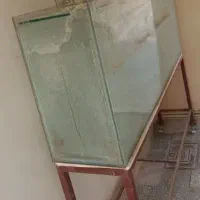 آکواریوم شیشه‌ایی بزرگ
