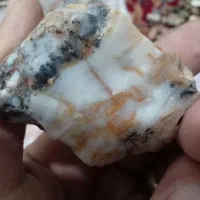 تعدادی سنگ نگین