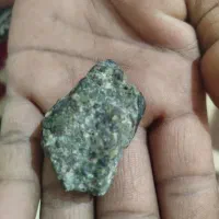 سنگ نمی‌دونم چیه|جواهرات|تربت جام, میان جام|دیوار