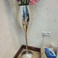 گلدان نقره ای با گلها