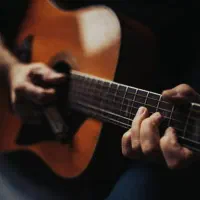 آموزش گیتار.سلفژ صدا و ترانه سرایی