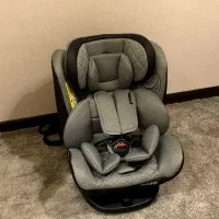 صندلی ماشین و تخت کنار