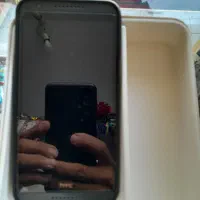 یک عدد گوشی HTC