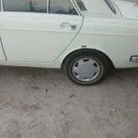 لاستیک دور سفید پیکان .چراغ جلو