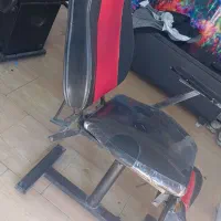 صندلی و آینه ارایشگاه