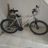 دوچرخه|دوچرخه، اسکیت، اسکوتر|میانه, |دیوار