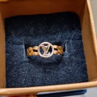 انگشتر طلا سبک وزن طرح LV(لویی ویتون)