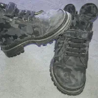تعدادی کفش بچگانه ارزان|کفش و لباس بچه|شیراز, کوی زهرا|دیوار