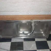 سینک استیل دوتایی با شیر و لوله های اتصال زیر