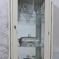 بوفه و گلدان