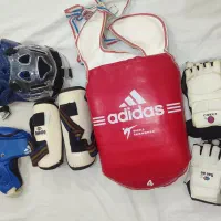 دو دست تجهیزات کامل تکواندو