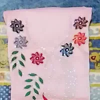 مقداری پارچه و لباس فروشی|لباس|بلوک, |دیوار