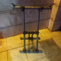 پایه نگهدارنده کیبورد.