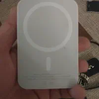 ۱ عدد پاور بانک مگ سیف ۱۰ هزار و ۱ عدد ایرپاد