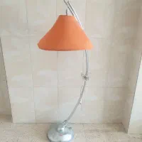 آباژور ایستاده