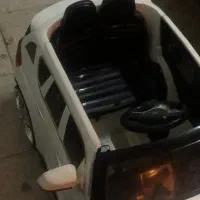یک عدد ماشین شارژی با ریموت و کنترول و اسپیکر و