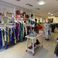 به یک همکار خانم جهت کار در بوتیک زنانه نیازمندیم