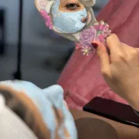 پاکسازی و فیشال تخصصی و درمانی مشکلات پوستی(بانوان