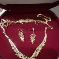 طلا در حد نو به ۱۰۰ بالا تابلو