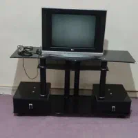 تلویزیون ال جی ۲۱ با میز