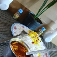 غذای بیرون بر محترم و مهربانو