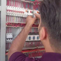 کارگر تاسیسات