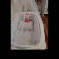 تخت و گهواره نوزاد