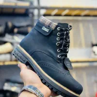 انواع کفش به علت جمع اوری فروشگاه فقط ۳۳۰هزار