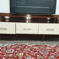 سلام.. میز تلویزیون شیک و تمیز. قیمت ۱۰۰۰۰۰۰۰