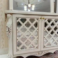 مبل سلطنتی و کنسول آینه