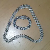 گردنبندو دست بند کارتیر