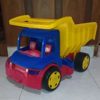 کامیون اسباب بازی