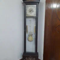 مبل و میز تلویزیون و ساعت و بوفه تمیز